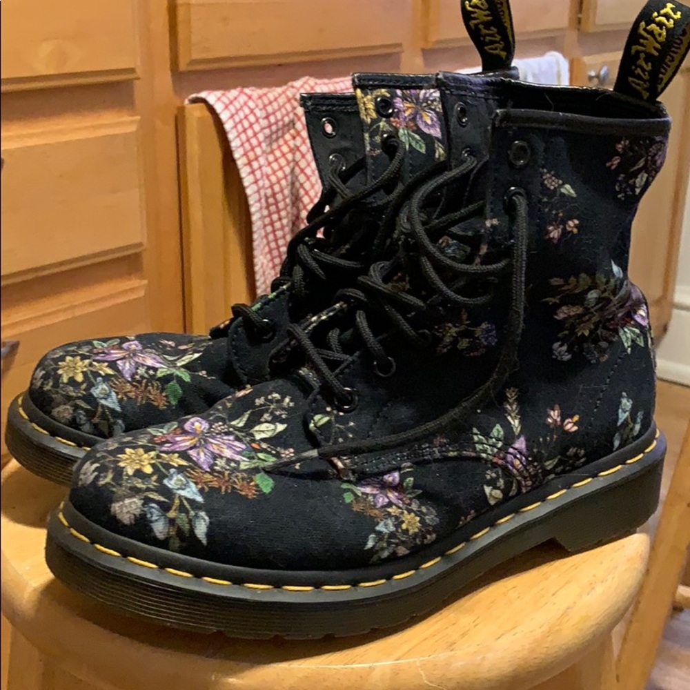 Dr Martens Castel Navy Floral Boots Size 7